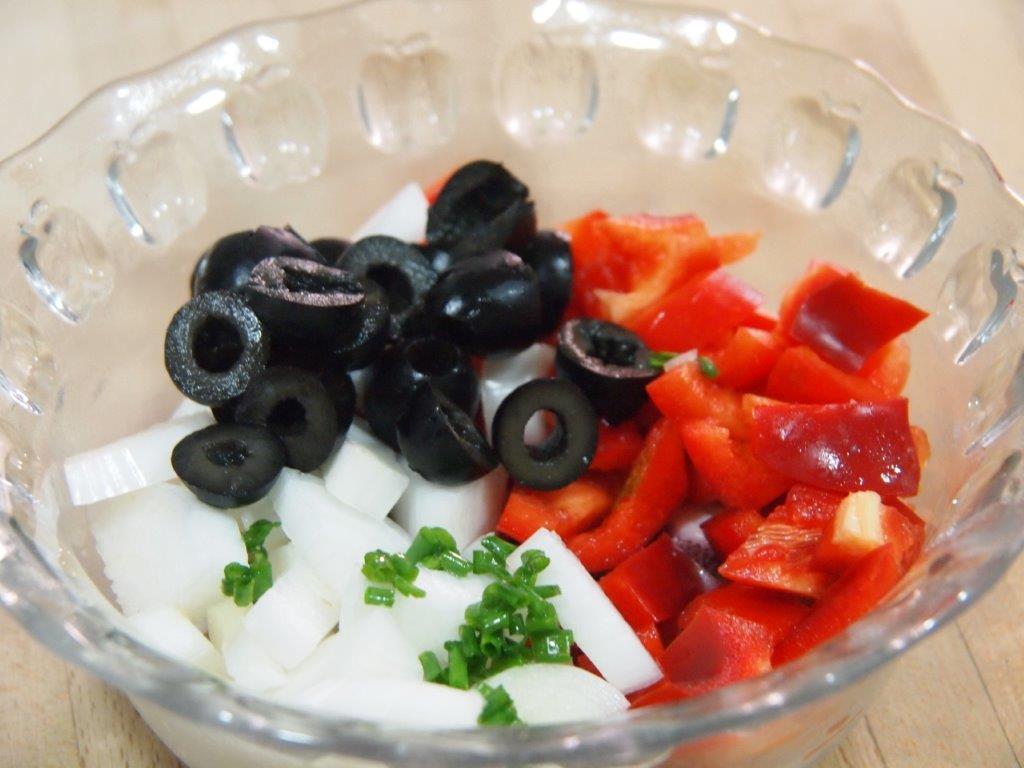verduras y aceitunas para Salpicón de pulpo