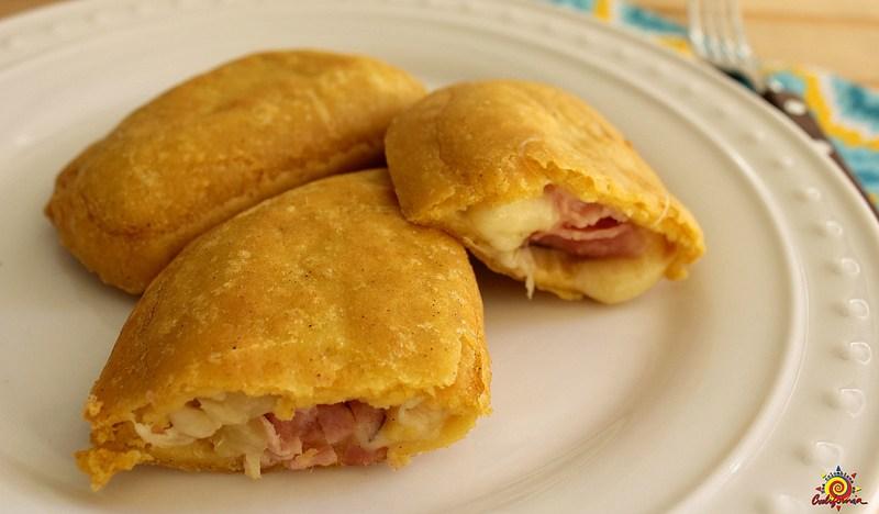 Resultado de imagen para imagenes de empanadas de harina maiz de jamon y queso
