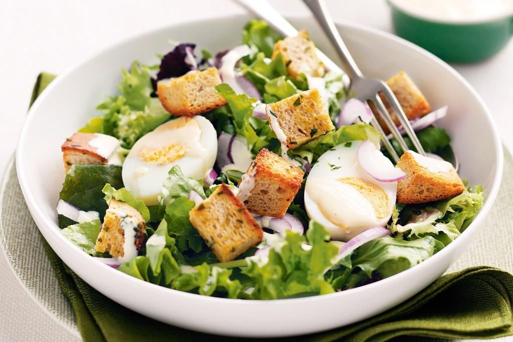 Ensalada Cesar con huevo.jpg