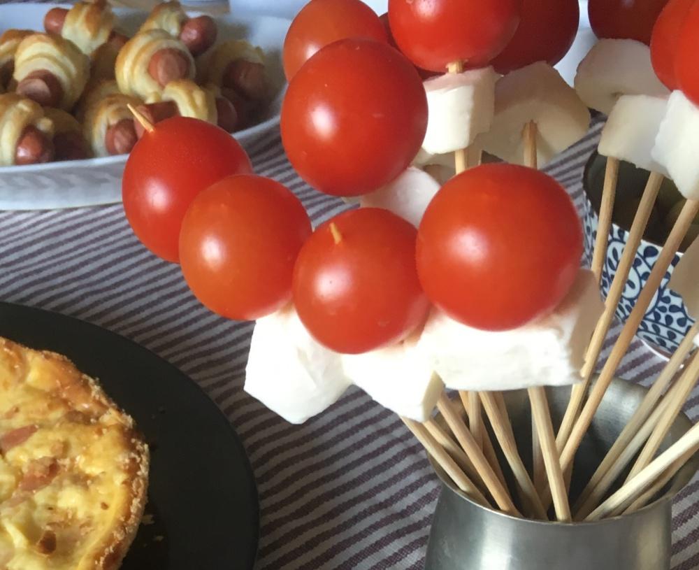 Meriendas_especiales_brochetas_queso_mozzarela