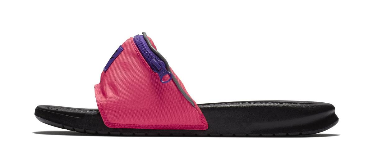 Chanclas riñonera, lo último de Nike