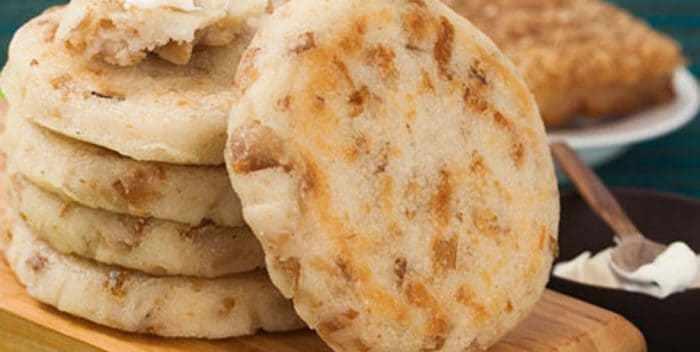 Resultado de imagen para imagenes arepas de chicharron venezolanas