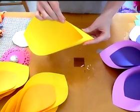 Cómo Hacer Flores de Papel para Una fiesta Estilo Hawaiano