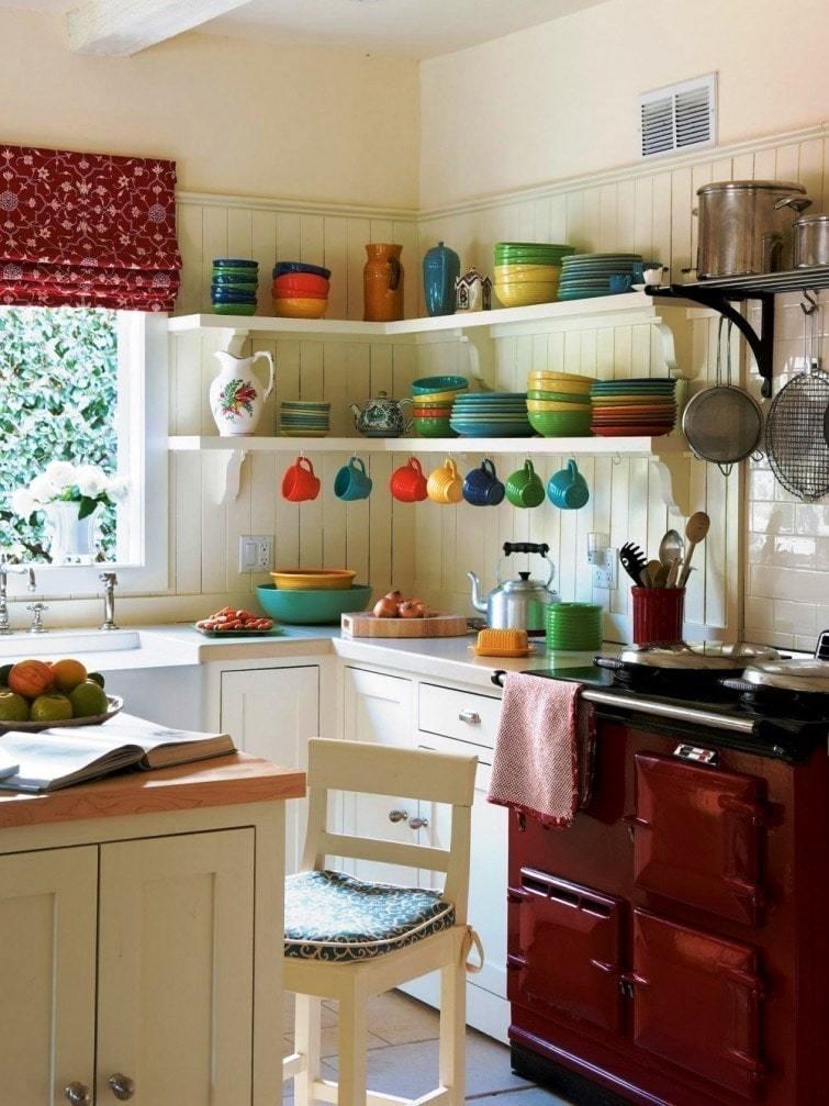 estantes en la cocina