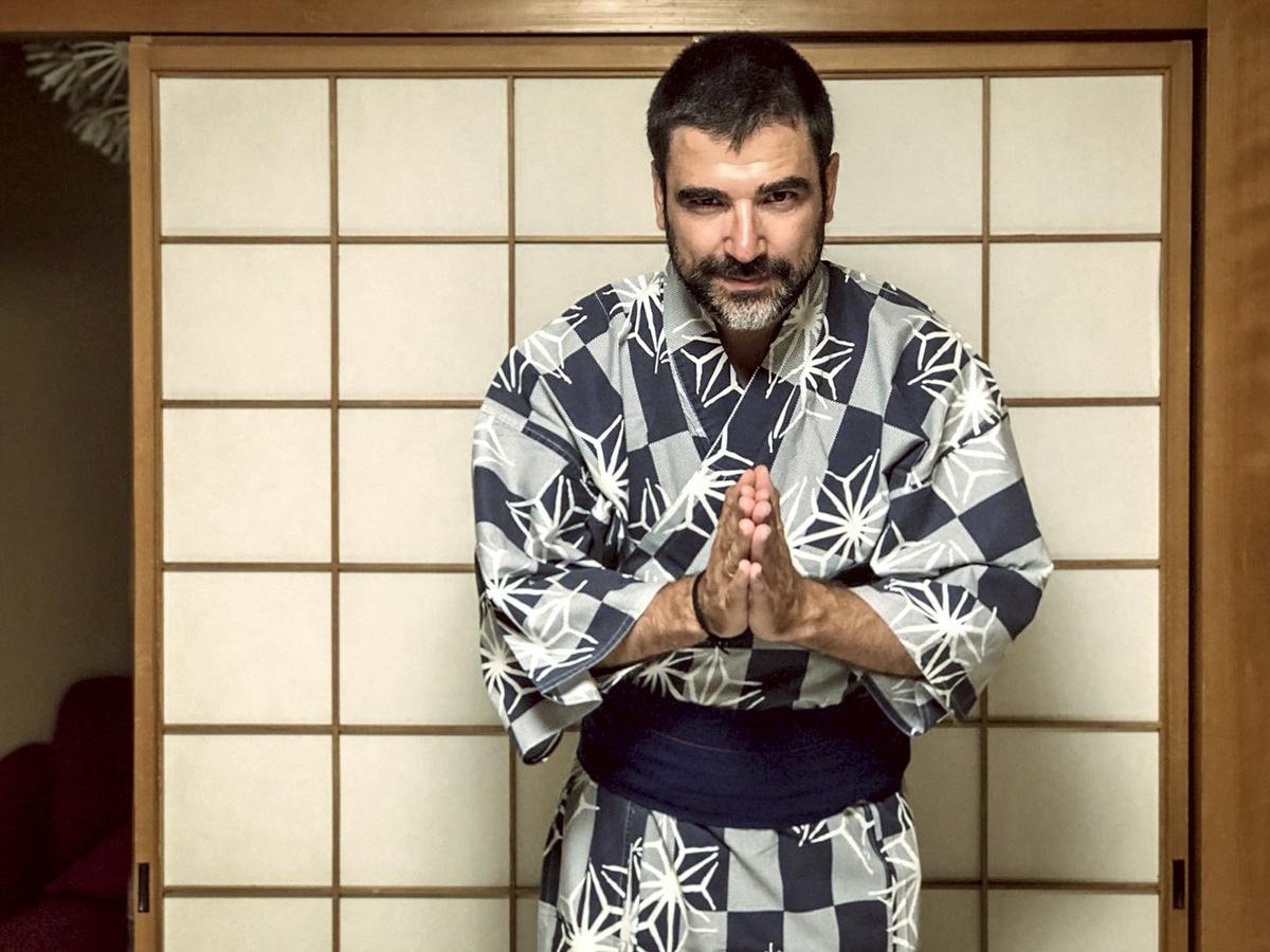 Jaime Collazos con un kimono en Takayama (Japón)