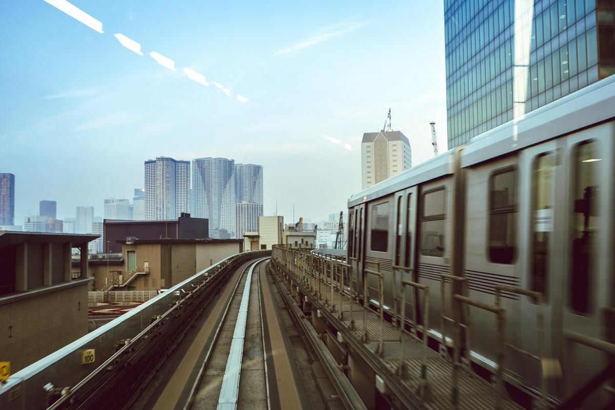 Monorail a la isla de Odaiba en Tokyo (Japón)