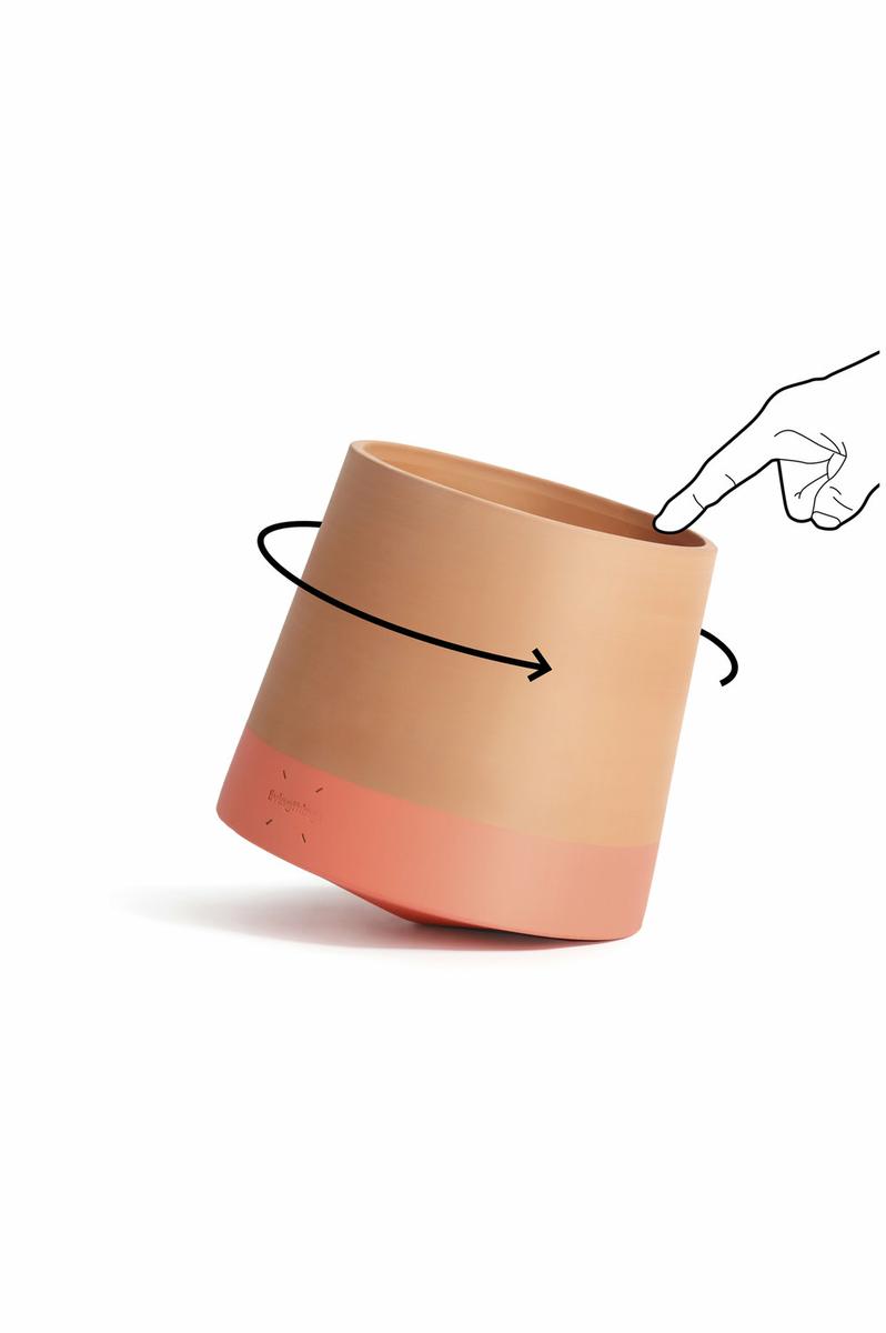 Un-café-con-Livingthings-VOLTASOL+Large+Pink+Rolling+Livingthings