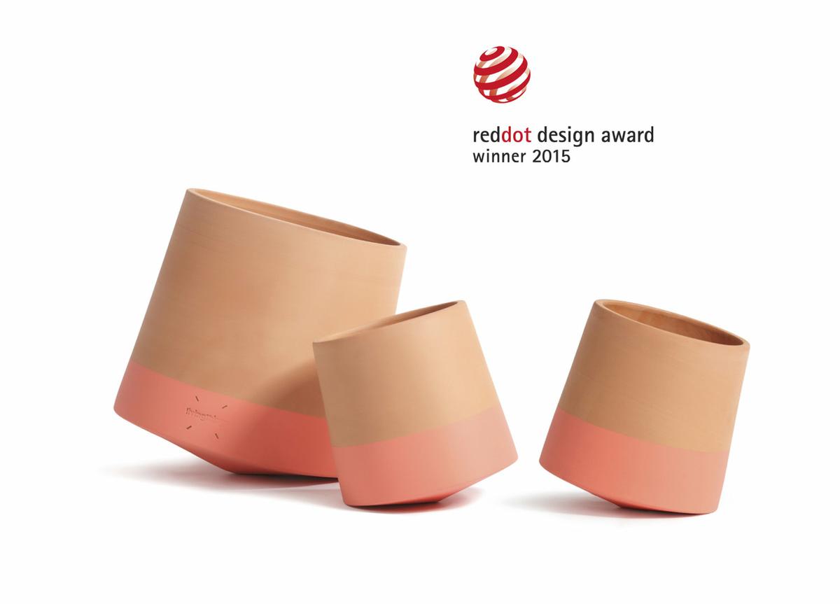 Un-café-con-Livingthings-Reddot_Voltasol01