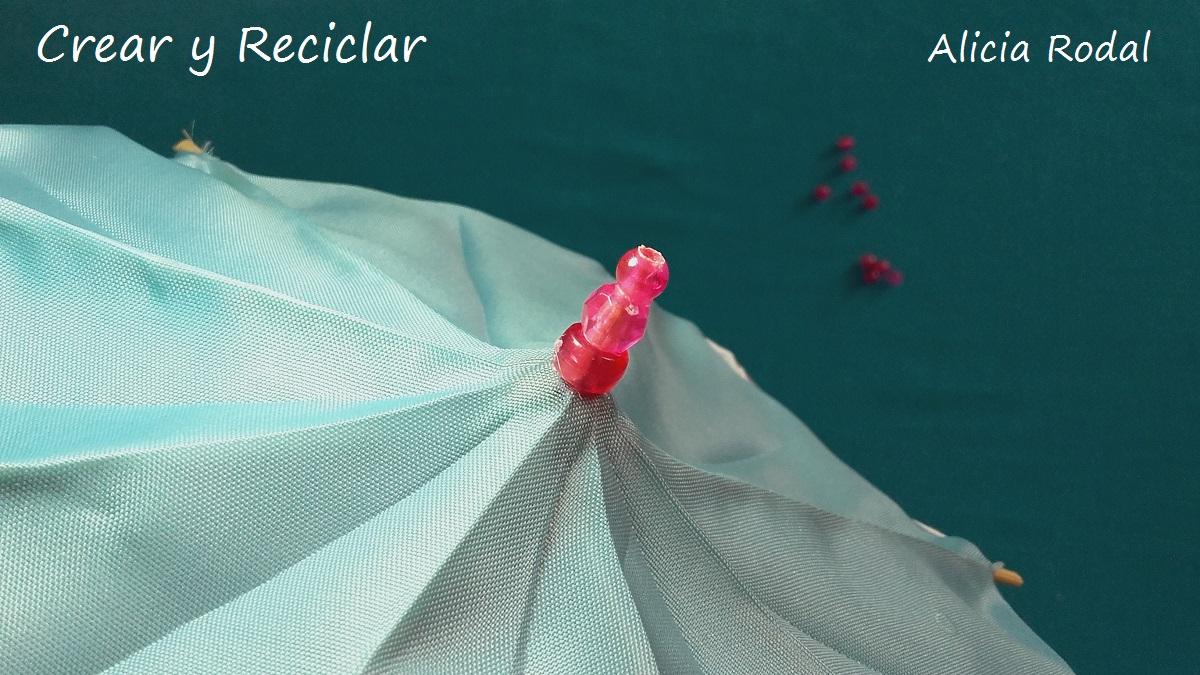 Mesa y sombrilla para la piscina de muñecas DIY