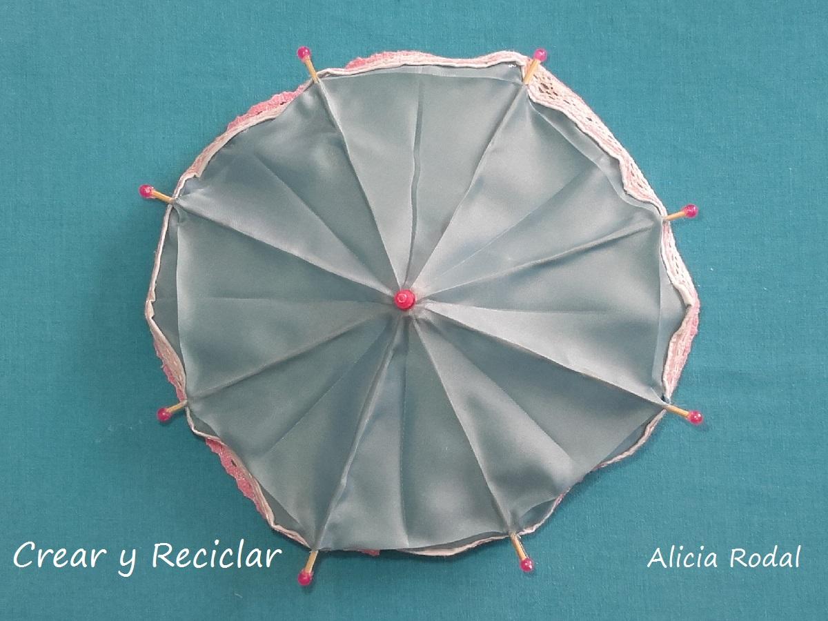 Mesa y sombrilla para la piscina de muñecas DIY