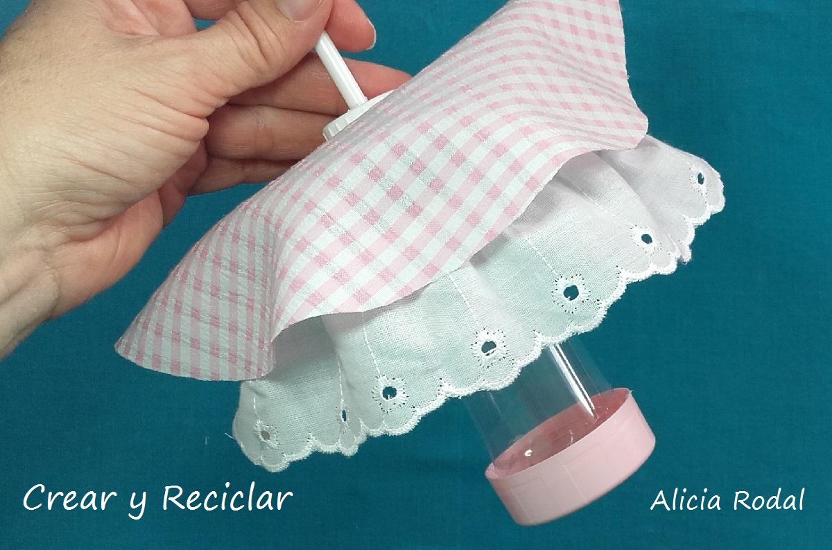Mesa y sombrilla para la piscina de muñecas DIY