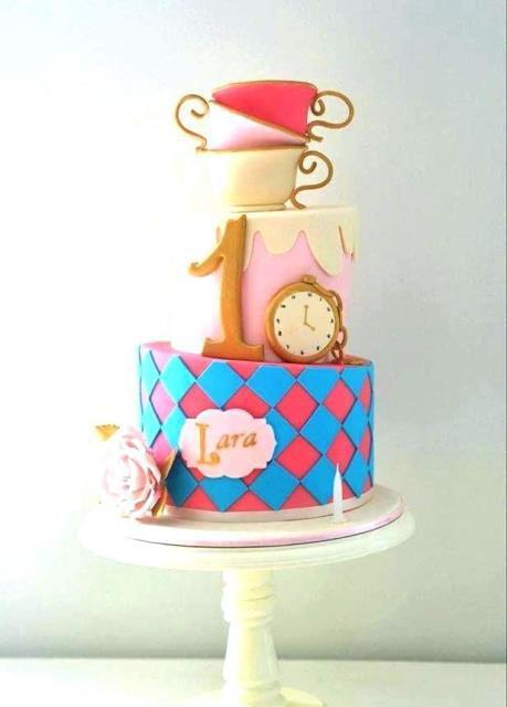 cake alicia en el pais de las maravillas