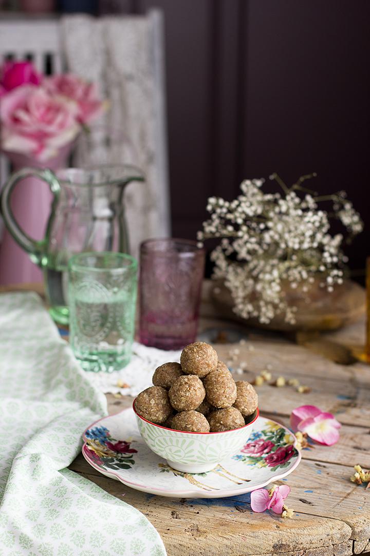 Bolitas energéticas de Almendra y Coco Receta fácil y sana