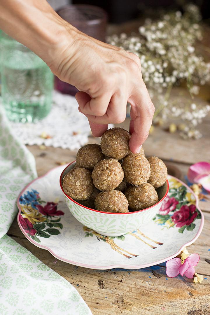 Bolitas energéticas de Almendra y Coco Receta fácil y sana