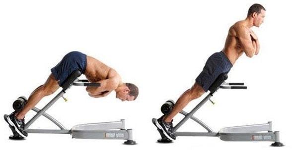 Ejercicio hiperextensión para cuidar tu espalda al correr