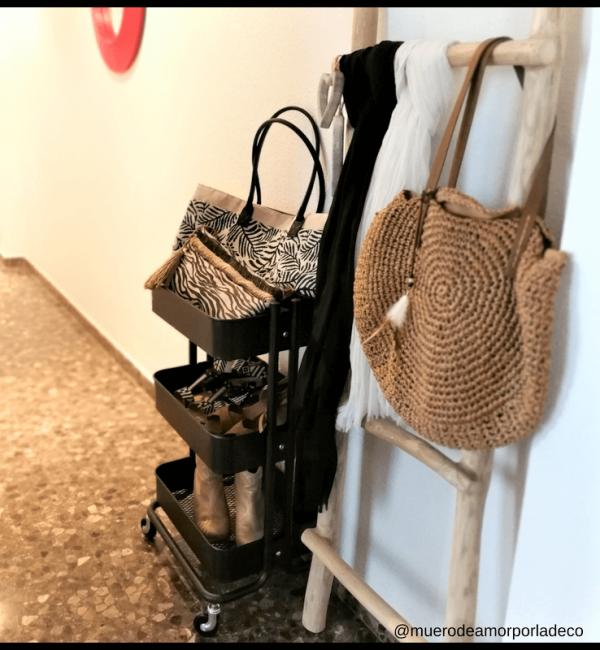 carro-de-cocina-raskog-de-ikea-para-organizar-zapatos-y-bolsos