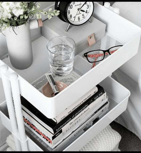 carro-de-cocina-raskog-de-ikea-como-mesita-de-noche-en-dormitorio