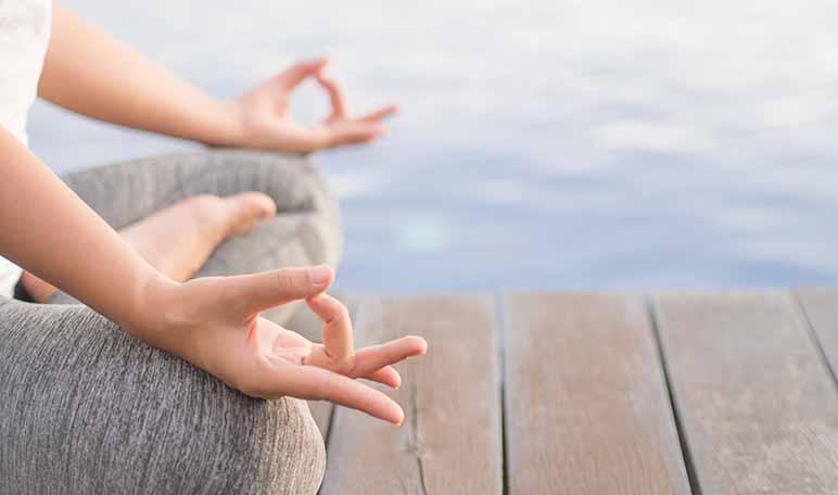 Cómo hacer yoga en casa - Apréndete