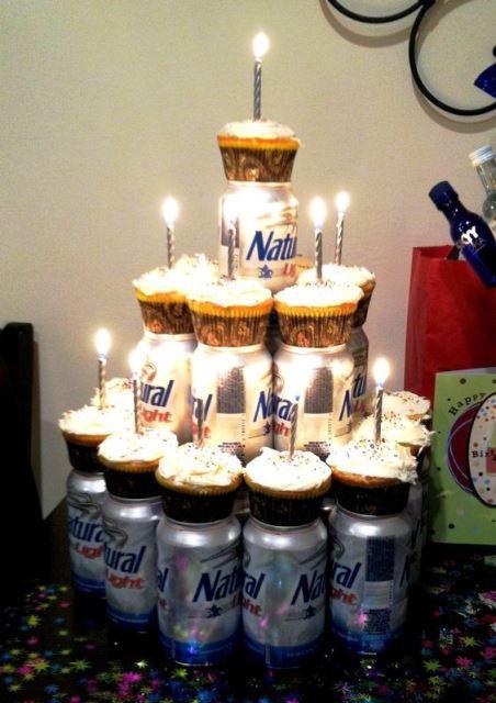 comida y bebida para una fiesta parrillada