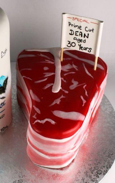 comida y bebida para una fiesta parrillada