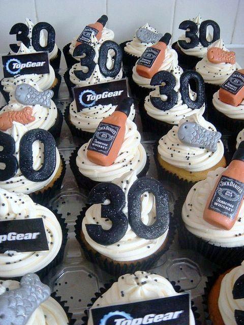 comida y bebida para una fiesta parrillada