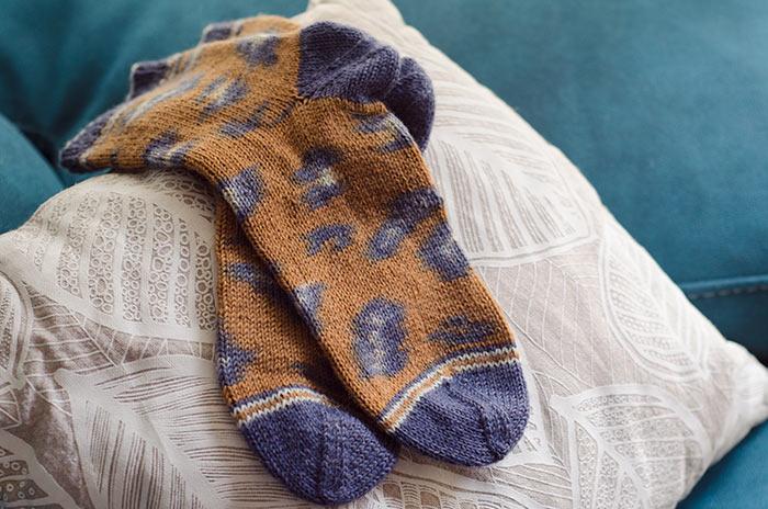 Kinda Magic Socks de Wool And The Gang - Cool Cat Cooper