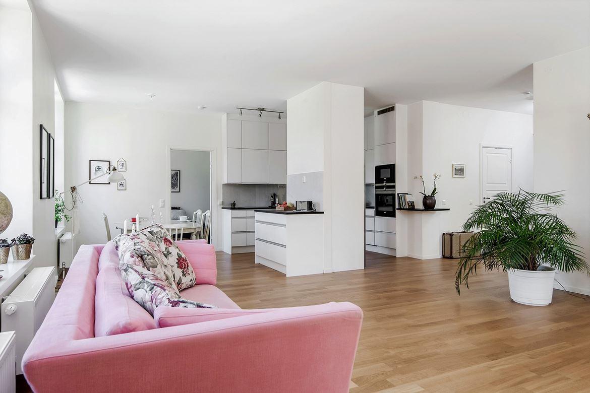 BEAUTIFUL PINK SOFA DECOR 11