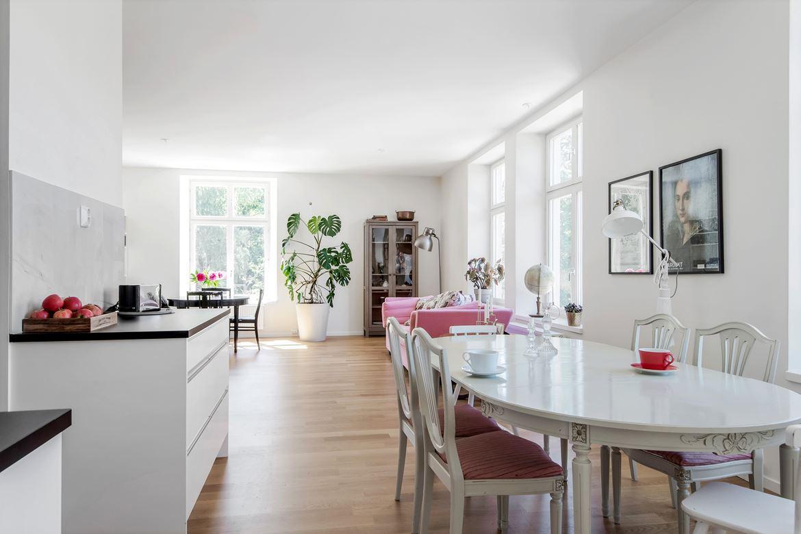 BEAUTIFUL PINK SOFA DECOR 18