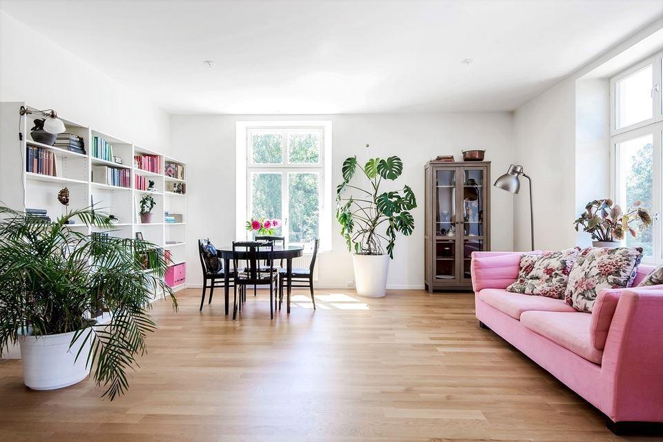 BEAUTIFUL PINK SOFA DECOR 02