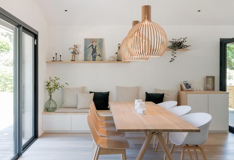 Colores_contrastados_y_madera_natural_para_una_reforma_decoración_interiores-11