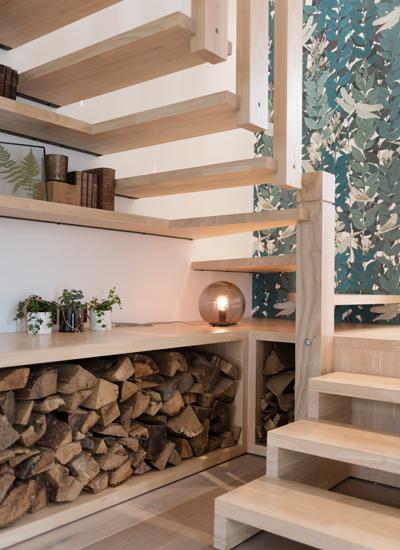 Colores_contrastados_y_madera_natural_para_una_reforma_decoración_interiores-3