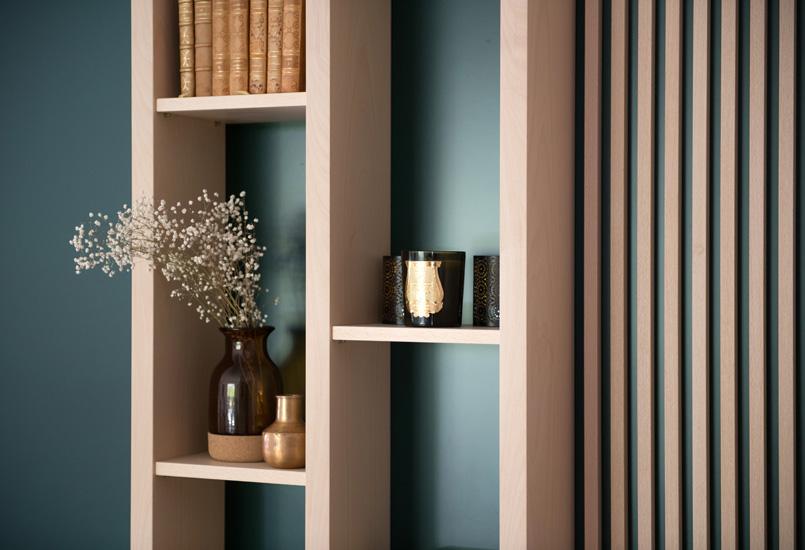 Colores_contrastados_y_madera_natural_para_una_reforma_decoración_interiores-7