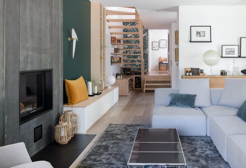 Colores_contrastados_y_madera_natural_para_una_reforma_decoración_interiores-10