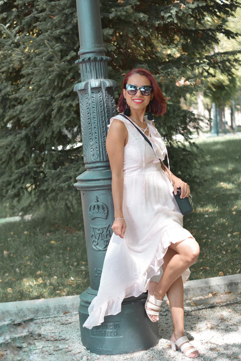 Look vestido con volantes