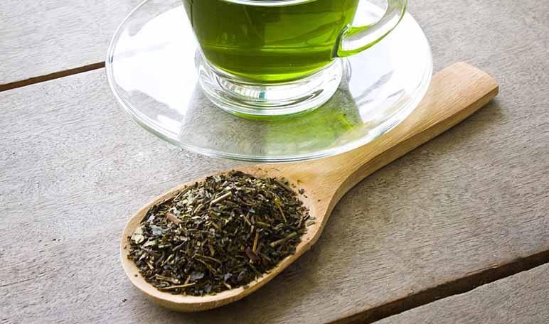 ¿Bolsas en los ojos? Elimínalas con té verde - Trucos de belleza caseros