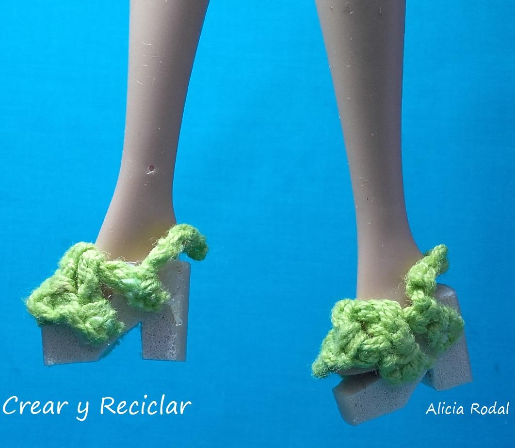 Zapatos y bolsos para muñecas con retales DIY