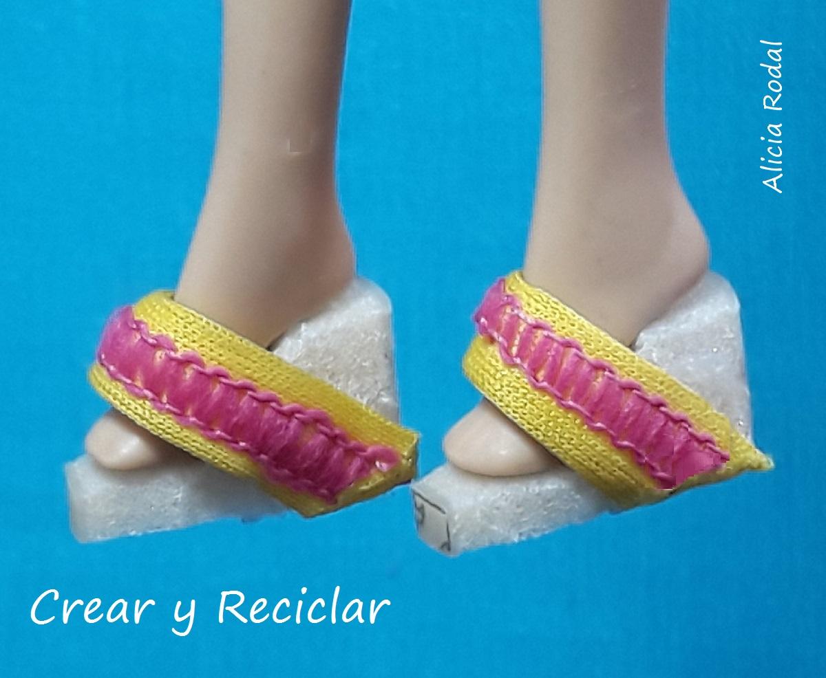 Zapatos y bolsos para muñecas con retales DIY