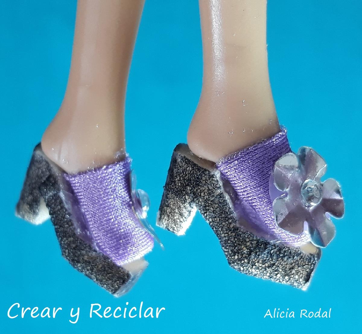 Zapatos y bolsos para muñecas con retales DIY