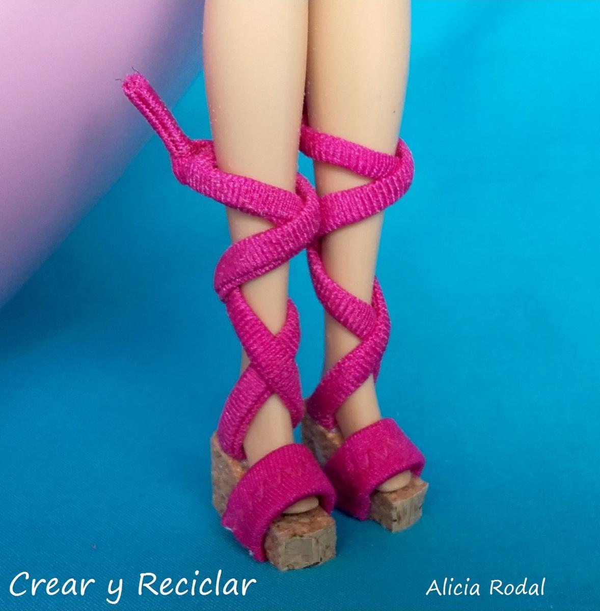 Zapatos y bolsos para muñecas con retales DIY