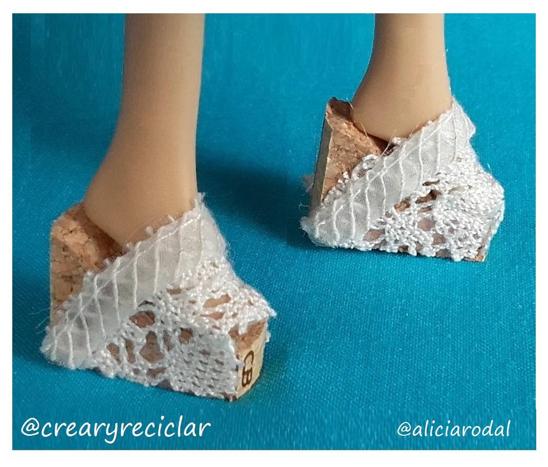 Zapatos y bolsos para muñecas con retales DIY