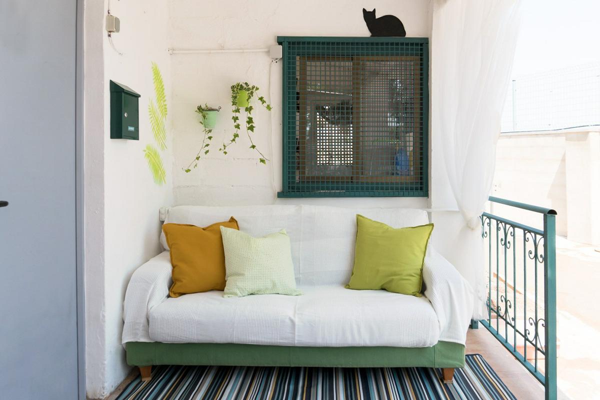 renovando la protectora de animales, zona del sofa