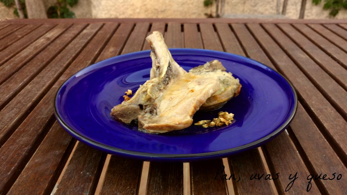 chuletas de cerdo a la naranja crockpot - pan, uvas y queso