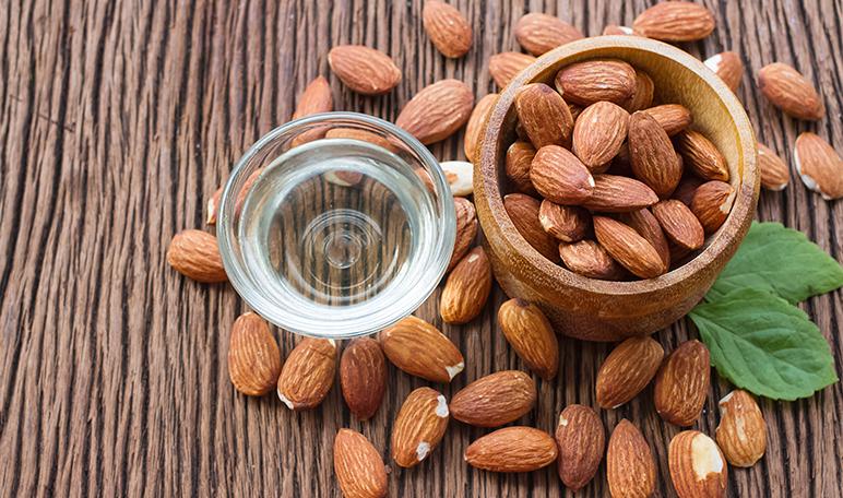 Uñas sanas con aceite de almendras dulces - Trucos de belleza caseros