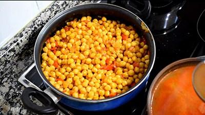 garbanzos con langostinos