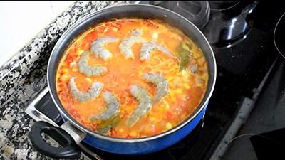 garbanzos con langostinos