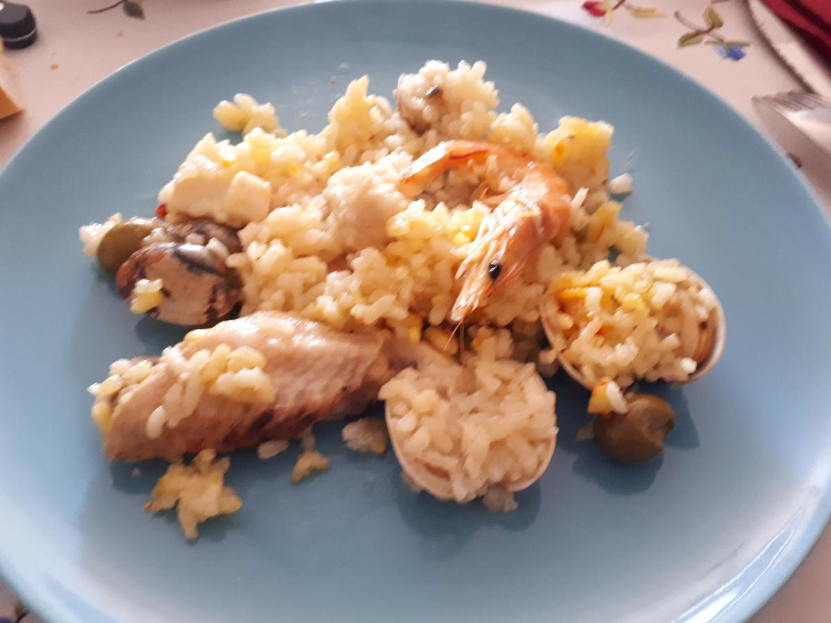 paella mixta pollo pescado marisco