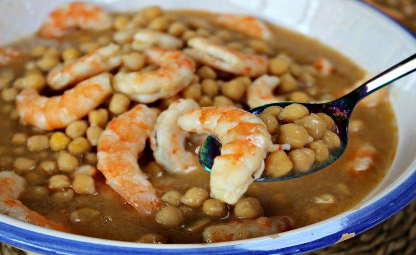 garbanzos con langostinos