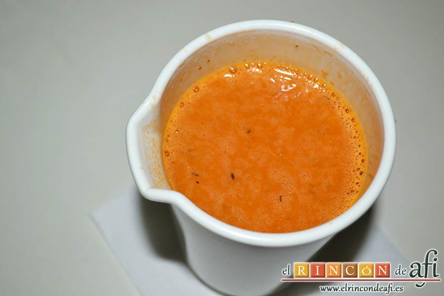 Filetes de cerdo en salsa, pasar a un vaso triturador y triturar