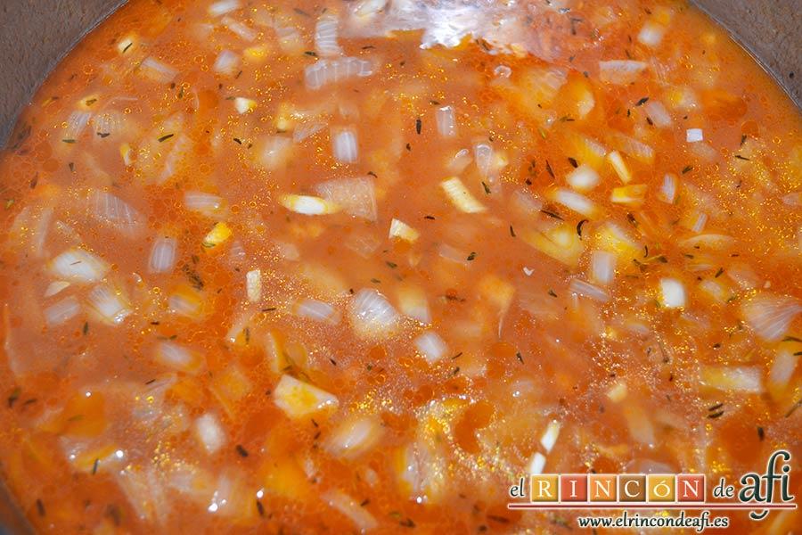 Filetes de cerdo en salsa, dejar cocer hasta que quede con el espesor deseado