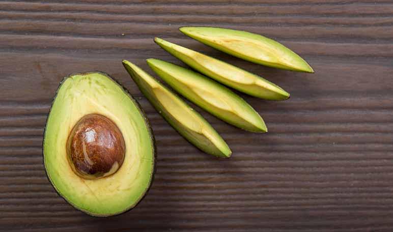 8 beneficios del aceite de aguacate para la piel y el cabello - Trucos de belleza caseros